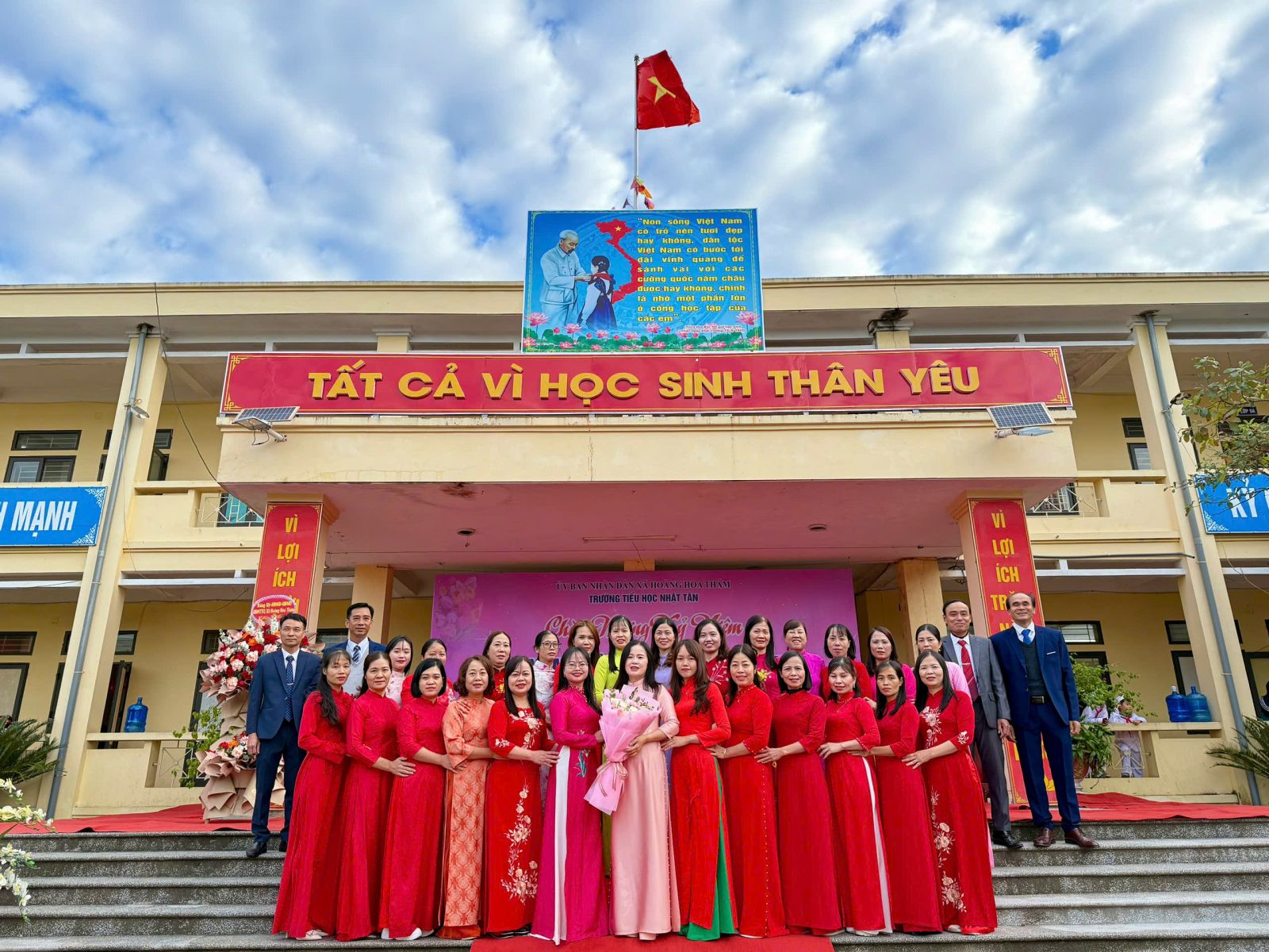 <a href='https://c1nhattantl.hungyen.edu.vn/tin-tuc/hanh-trinh-tri-an-va-vinh-quang-le-mit-tinh-ky-niem-43-nam-ngay-nha-giao-viet-nam-20111982-20112025.html'>HÀNH TRÌNH TRI ÂN VÀ VINH QUANG 🎉 Lễ Mít Tinh Kỷ Niệm 43 Năm Ngày Nhà Giáo Việt Nam (20/11/1982 – 20/11/2025)</a>