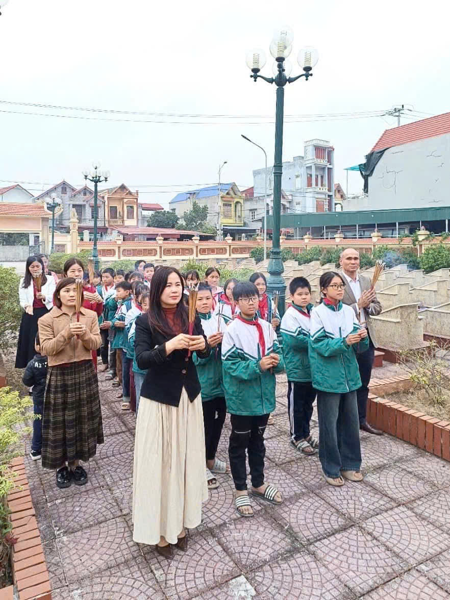 Trường Tiểu học Nhật Tân: Tấm lòng tri ân sâu sắc nhân kỷ niệm 80 năm Ngày thành lập Quân đội nhân dân Việt Nam (22/12/1944 - 22/12/2025)