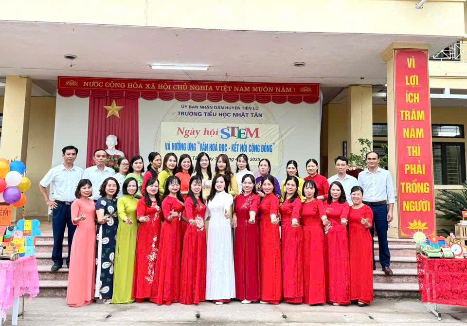 <a href='https://c1nhattantl.hungyen.edu.vn/tin-tuc/soi-dong-ngay-hoi-stem-va-huong-ung-van-hoa-doc-ket-noi-cong-dong.html'>Sôi động Ngày hội STEM  và hưởng ứng “Văn hóa đọc – Kết nối cộng đồng”</a>
