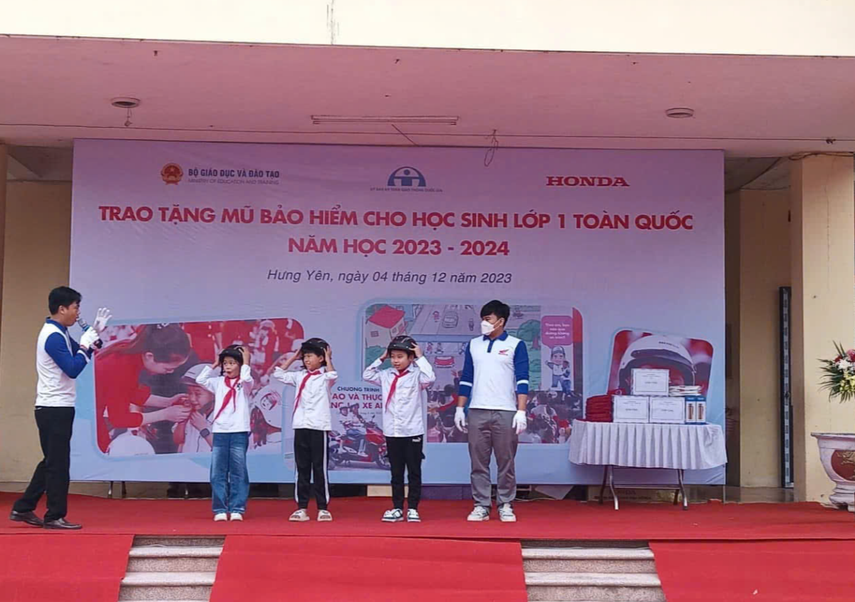 <a href='https://c1nhattantl.hungyen.edu.vn/tin-tuc/ngay-hoi-an-toan-giao-thong-cho-nu-cuoi-tre-tho-ron-rang-tai-truong-tieu-hoc-nhat-tan.html'>🌟 Ngày hội "An toàn giao thông cho nụ cười trẻ thơ" rộn ràng tại Trường Tiểu học Nhật Tân! 🌟</a>
