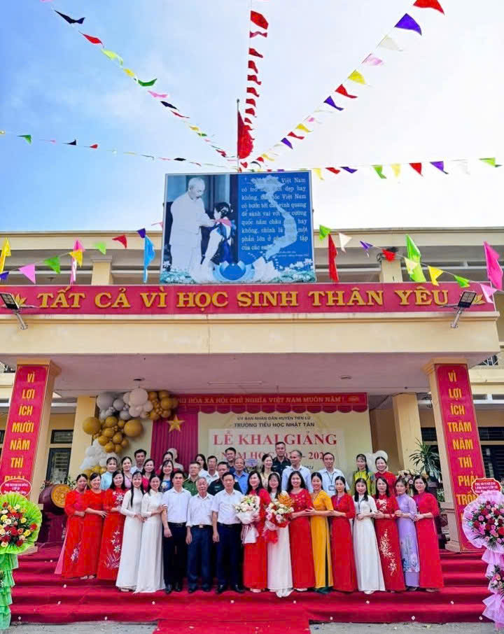 <a href='https://c1nhattantl.hungyen.edu.vn/tin-tuc/truong-tieu-hoc-nhat-tan-tung-bung-to-chuc-le-khai-giang-nam-hoc-2024-2025.html'>TRƯỜNG TIỂU HỌC NHẬT TÂN TƯNG BỪNG TỔ CHỨC  LỄ KHAI GIẢNG NĂM HỌC 2024-2025</a>