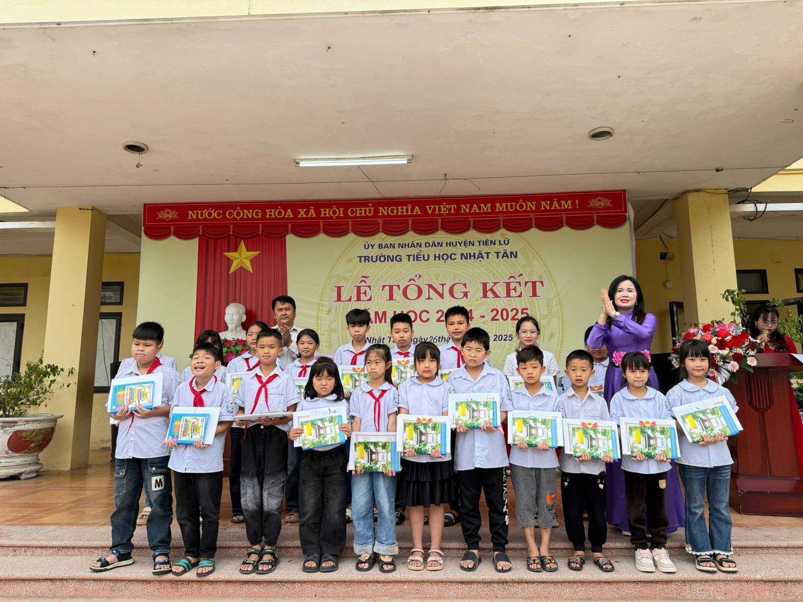 <a href='https://c1nhattantl.hungyen.edu.vn/tin-tuc/truong-tieu-hoc-nhat-tan-long-trong-to-chuc-le-tong-ket-nam-hoc-2024-2025.html'>🎉 TRƯỜNG TIỂU HỌC NHẬT TÂN LONG TRỌNG TỔ CHỨC LỄ TỔNG KẾT NĂM HỌC 2024 – 2025 🎓</a>